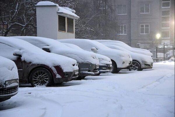 ГИБДД предупреждает уральских автолюбителей о сильных снегопадах