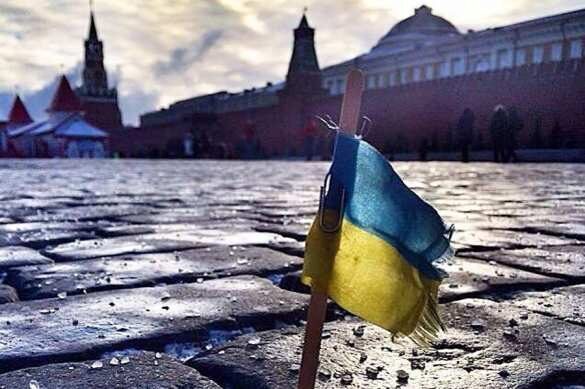 «Горит замок Путина, ура!» — на Украине продают картины с пылающим Кремлём (ФОТО, ВИДЕО)