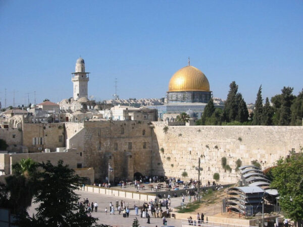 Неизвестный напал на прохожих с ножом и пистолетом в Иерусалиме