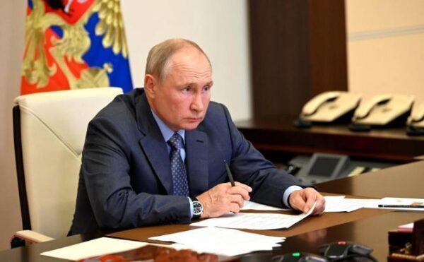 Путин подписал закон, позволяющий увеличивать предельный возраст пребывания на военной службе маршалов, генералов и адмиралов