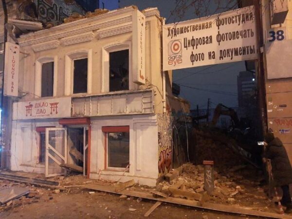 В Екатеринбурге снесли здание XIX века постройки, мешающее строительству высотного отеля