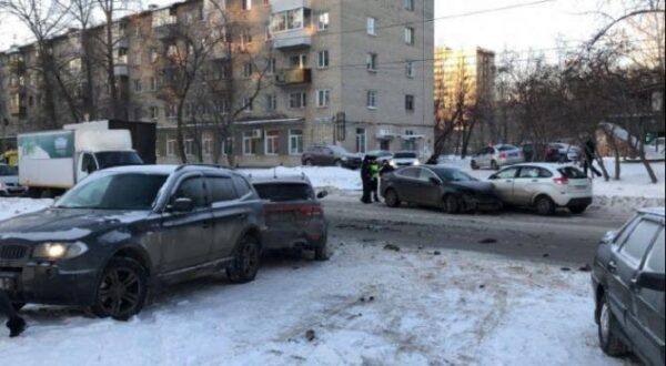 В массовом ДТП в Екатеринбурге погиб пятилетний ребенок, которого мать везла в детский сад