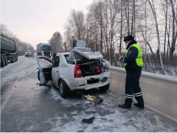 Четыре человека пострадали в массовом ДТП на трассе Екатеринбург - Шадринск - Курган