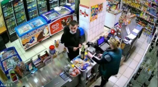 В Екатеринбурге полиция разыскивает подозреваемого в сбыте поддельных денег