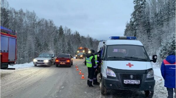 За выходные на свердловских дорогах произошло около 300 аварий