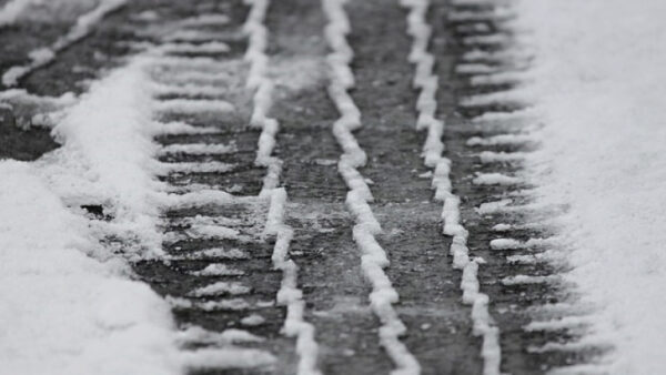 160 машин спецтехники очищают от снега дороги Липецкой области