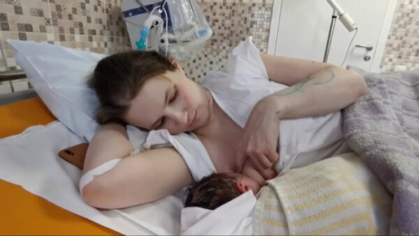 33-летняя петербурженка стала мамой в десятый раз (видео)