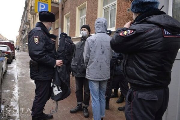 Активисты, протестовавшие в Петербурге против русофобии в Казахстане, оштрафованы