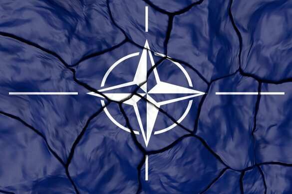 Экспансии НАТО в Европе должен быть поставлен заслон, — Лукашевич