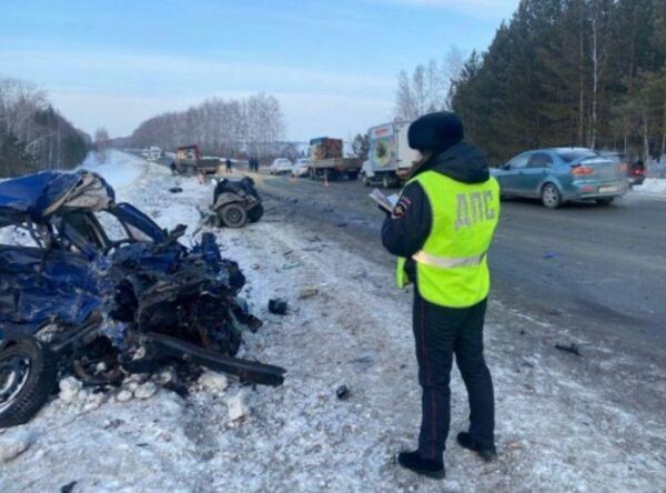 Молодая екатеринбурженка погибла после выезда на встречную полосу