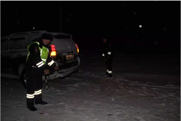 На Урале внедорожник насмерть сбил молодого мужчину, шедшего вечером посередине дороги