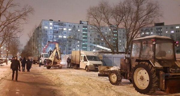 Петербуржцы продолжают бороться за сквер на улице Олеко Дундича