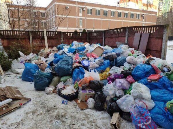 Петербуржцы возмущены бездействием нового мусорного оператора