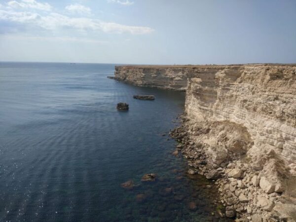 Степь, скалы, море – три составляющих популярности мыса Тарханкут