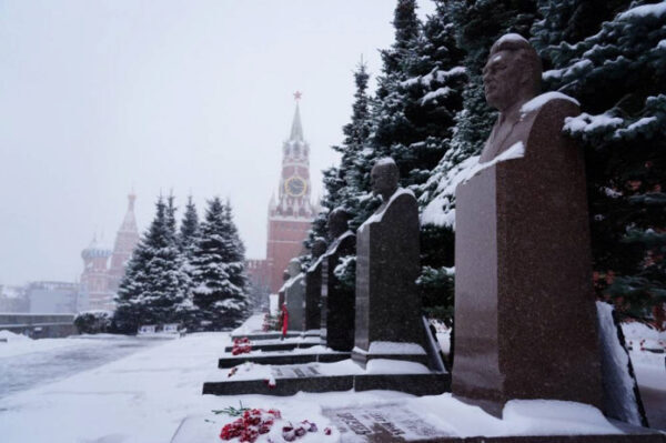 В Госдуме призвали убрать мавзолей Ленина с Красной площади