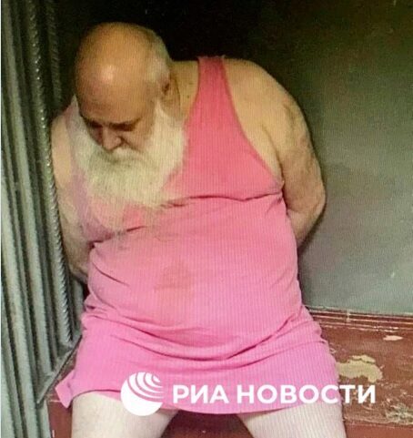 В храме Москвы задержали вооруженного мужчину в женском платье