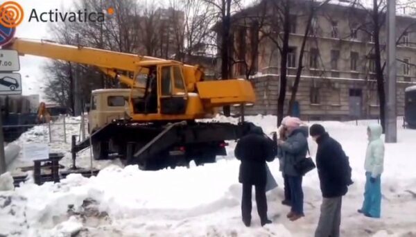 У здания ВНИИБ в Петербурге срочно собирались его защитники