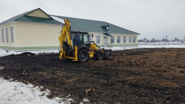 В Добровском районе добились сноса недостроя, опасного для детей