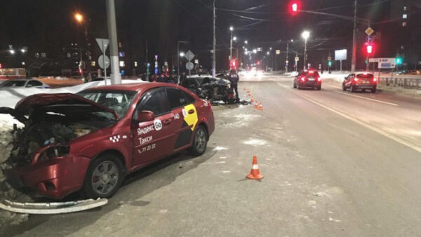 В Липецке два человека пострадали в жестком ДТП на Космонавтов