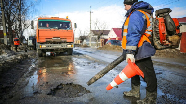 В Липецке экстренно ремонтируют дороги