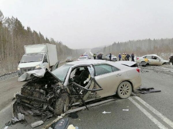 Один человек погиб и двое пострадали в ДТП на трассе Екатеринбург - Пермь