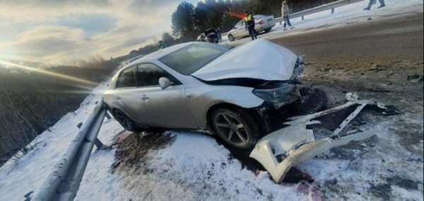 Один человек погиб и еще двое пострадали в ДТП на трассе Екатеринбург - Серов