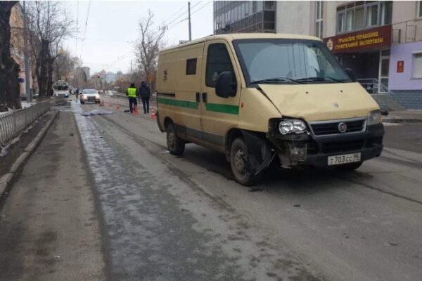 В Екатеринбурге пожилая женщина погибла под колесами инкассаторской машины