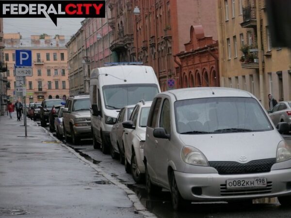 В Петербурге по весне стали «таять» дороги