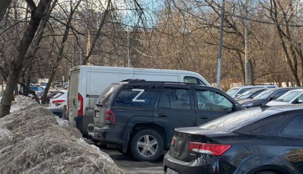 В Севастополе полиция задержала мужчину, избившего ветерана ФСБ за букву «Z» на машине