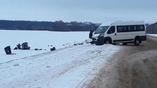 Водитель «семерки» пострадал в ДТП с автобусом под Липецком