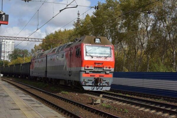 На майские праздники Екатеринбург и Москву свяжут дополнительные поезда