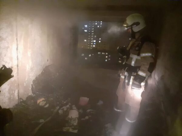 Свыше 80 человек были эвакуированы из-за пожара в 13-этажном доме в Екатеринбурге