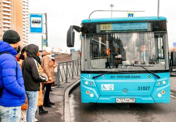 «Сырая» транспортная реформа в Петербурге грозит провалом продаж QR-билетов