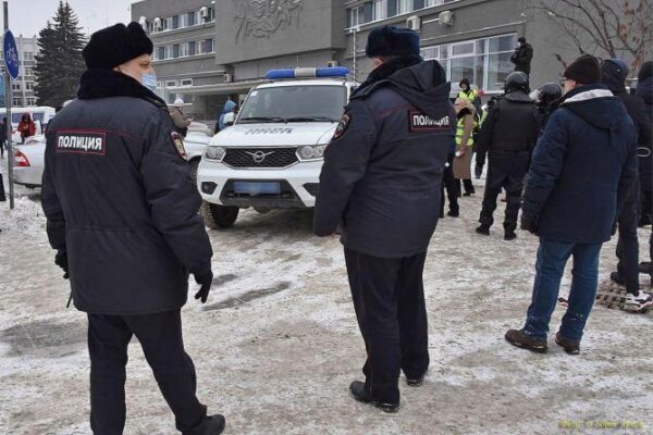 В запертой квартире на Вторчермете нашли тела девушки и молодого человека