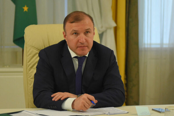 Глава Адыгеи Мурат Кумпилов за год заработал немногим меньше 2 млн рублей