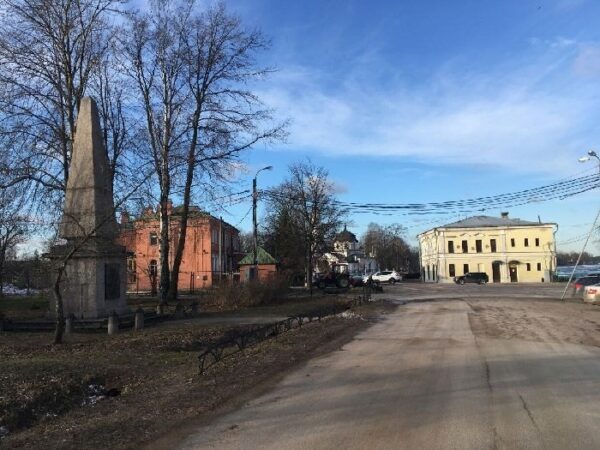 Градозащитники Петербурга продолжают сопротивление уничтожению исторической мостовой