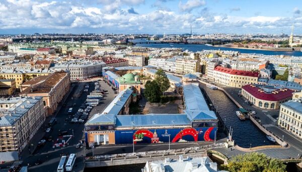 Реконструкция конюшенного ведомства может сорваться из-за бюрократических проволочек с правом на землю