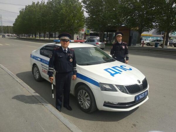 Свердловские инспекторы сопроводили в больницу авто с пассажиром в тяжелом состоянии