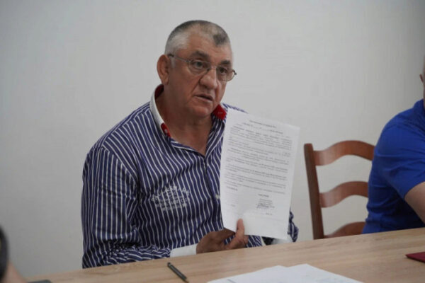 «Персиковое» соглашение заключил с ремонтниками школ глава Кизилюрта