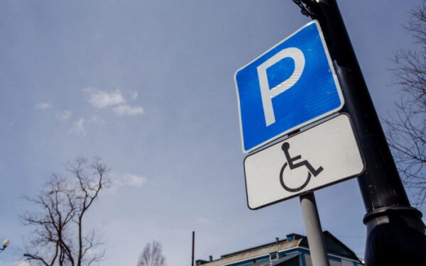 Поляков и Кушнарев озолотятся благодаря расширению платных парковок в Северной столице
