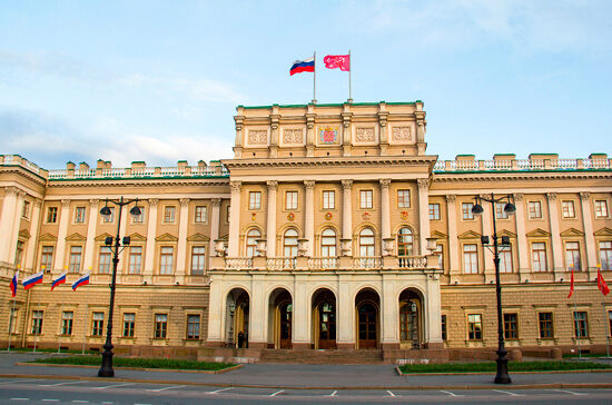 В заксобрании Петербурга предварительно одобрили закон о реновации