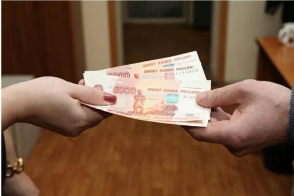 Екатеринбурженка под разными предлогами обманула свыше 30 человек на 4 млн. рублей