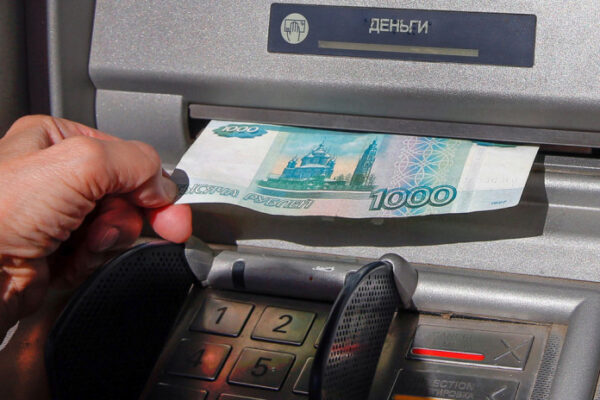 Петербург вошёл в топ регионов с зарплатами, превышающими 150 тыс. рублей