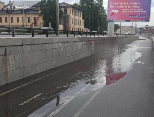 Устаревшая система водоотведения привела к «потопу» на улицах Петербурга