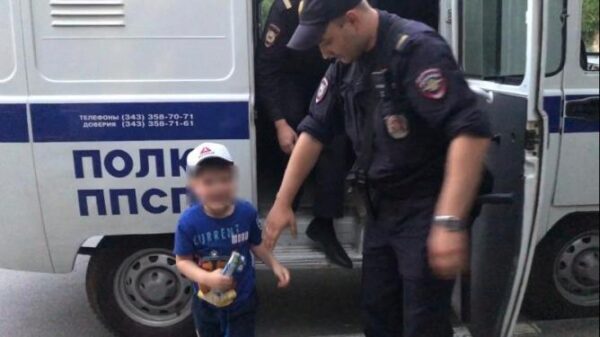 В Екатеринбурге полицейские по горячим следам нашли потерявшегося ребенка