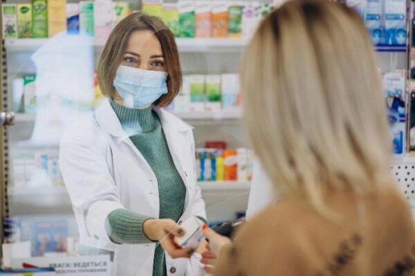 В июле россияне стали больше покупать медицинских масок и антисептиков