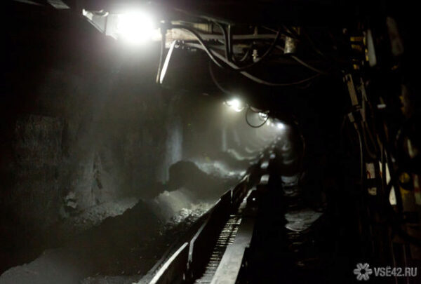 В Кузбассе через шесть дней после обвала шахты нашли живым рабочего