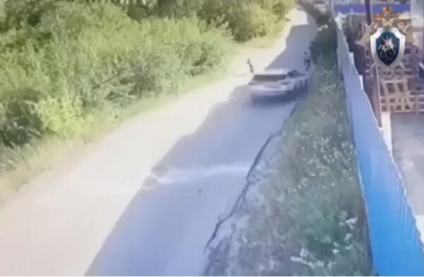 В Нижегородской области пьяный водитель, убегая от гаишников, сбил двух юных велосипедистов (видео)