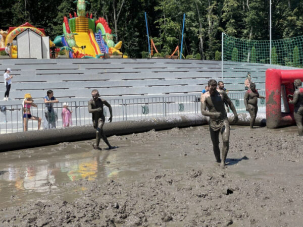 В Железноводске в разгаре второй фестиваль «Железная грязь»
