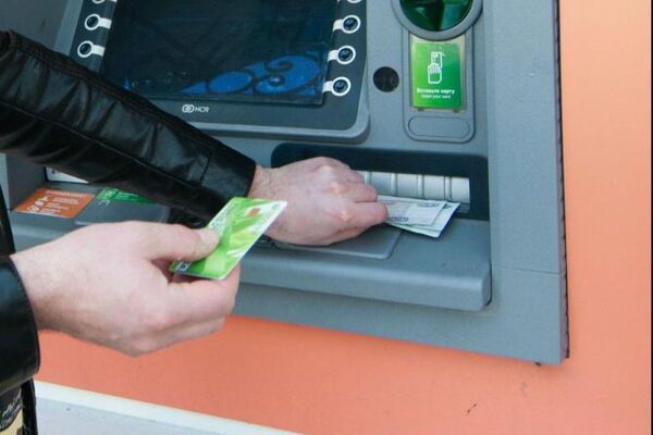 ЦБ может обязать банки возвращать клиентам деньги, похищенные мошенниками